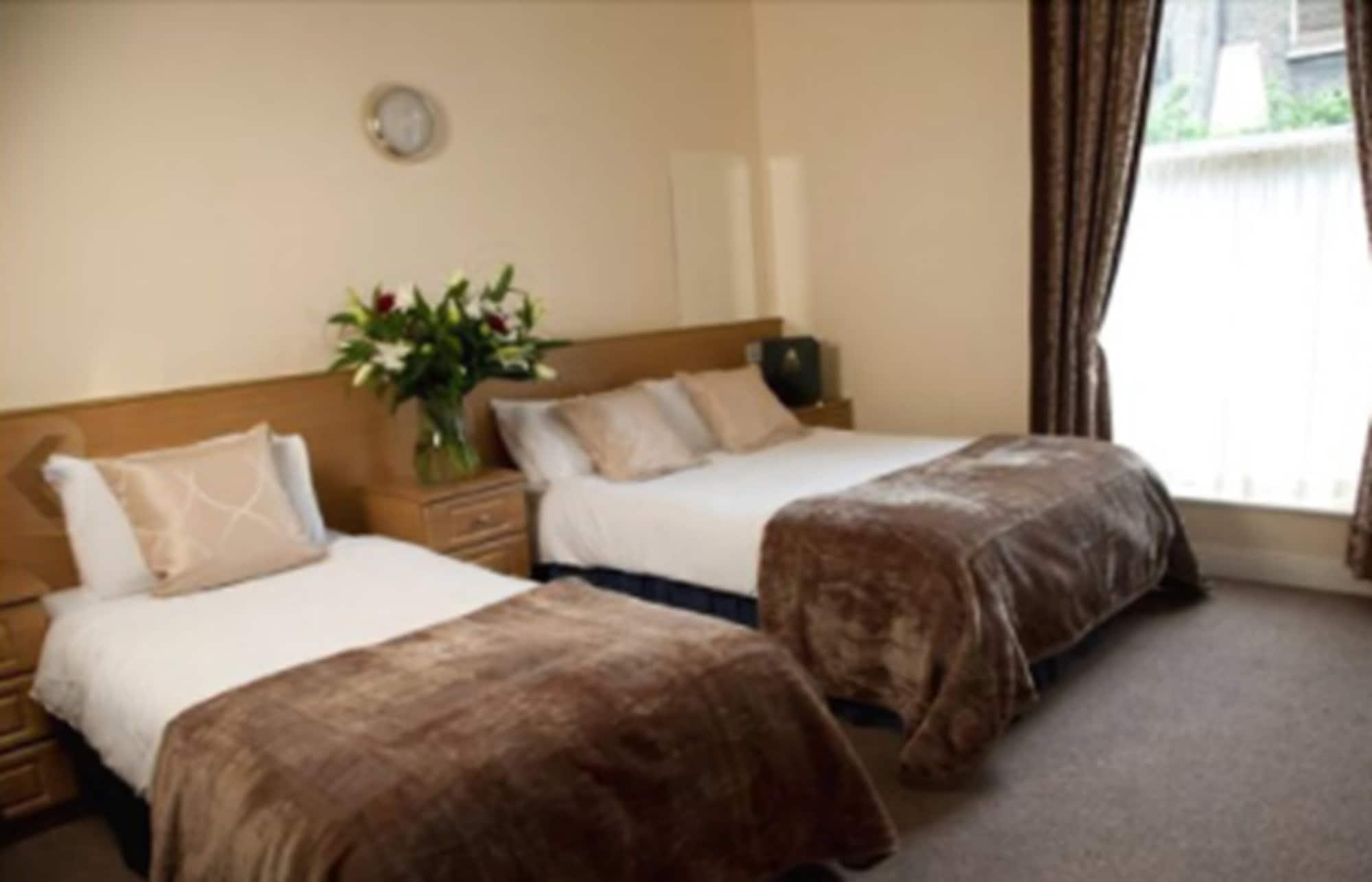 Celtic Lodge Guesthouse - Restaurant & Bar 더블린 외부 사진