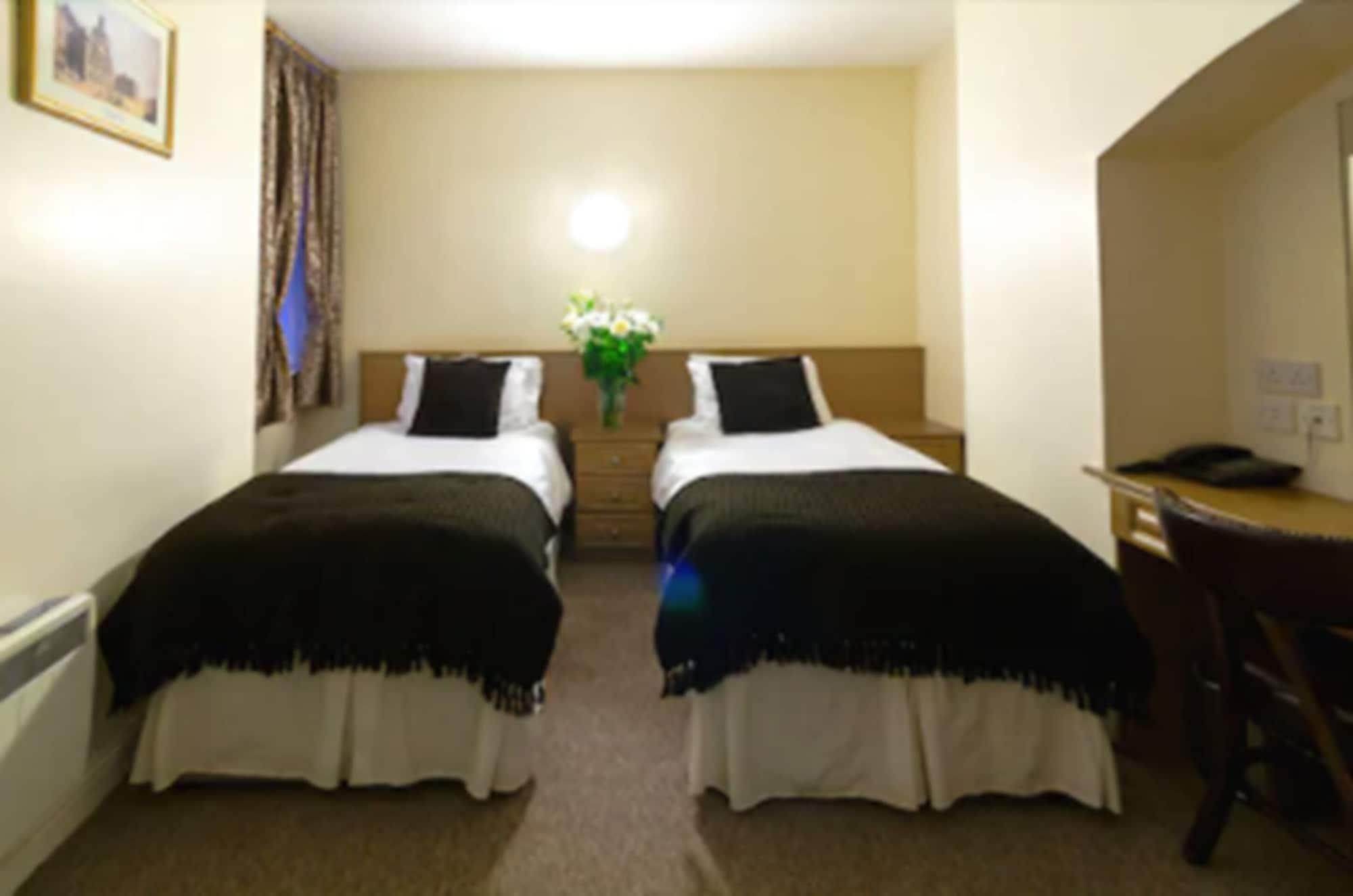Celtic Lodge Guesthouse - Restaurant & Bar 더블린 외부 사진