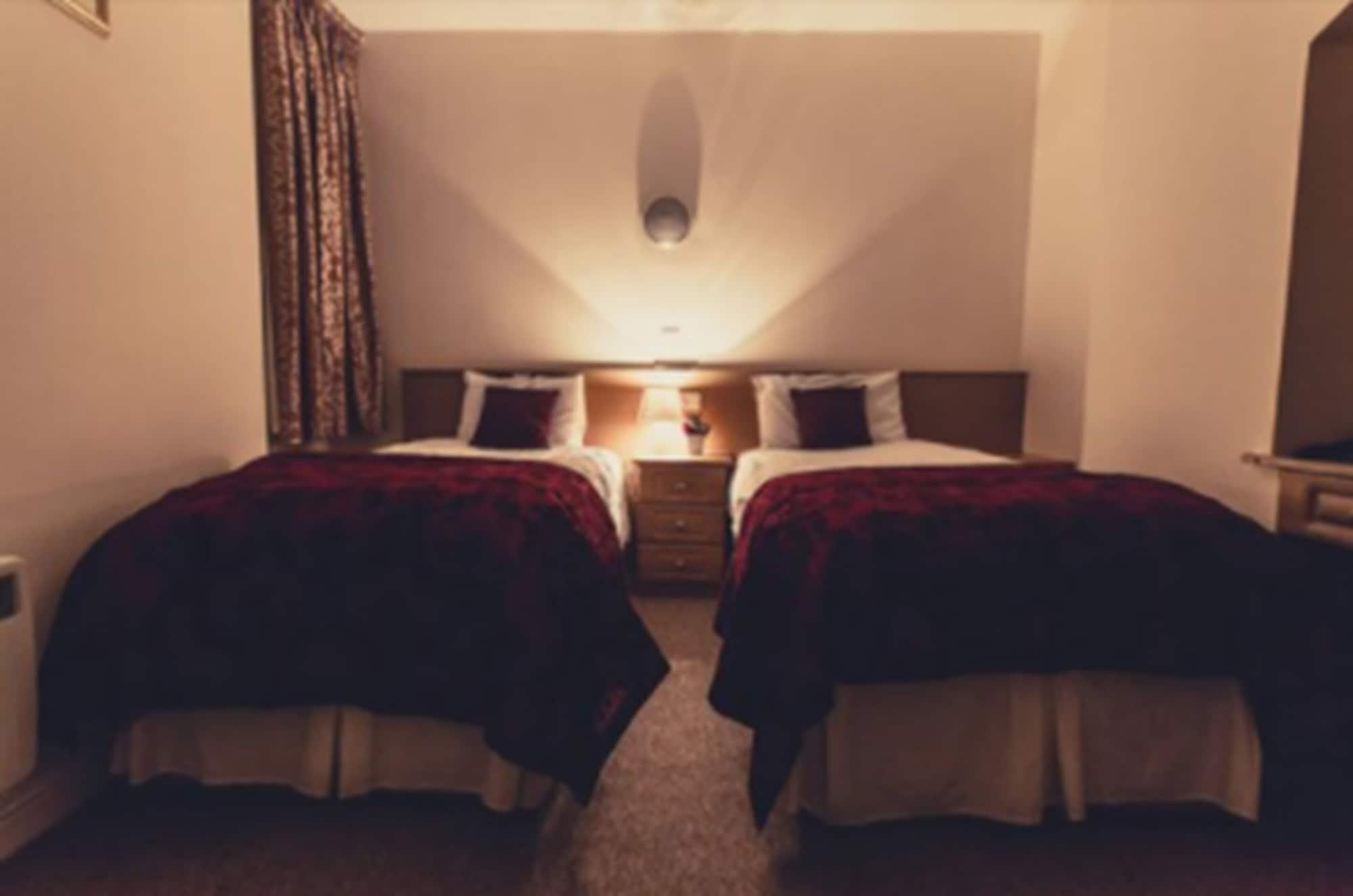 Celtic Lodge Guesthouse - Restaurant & Bar 더블린 외부 사진