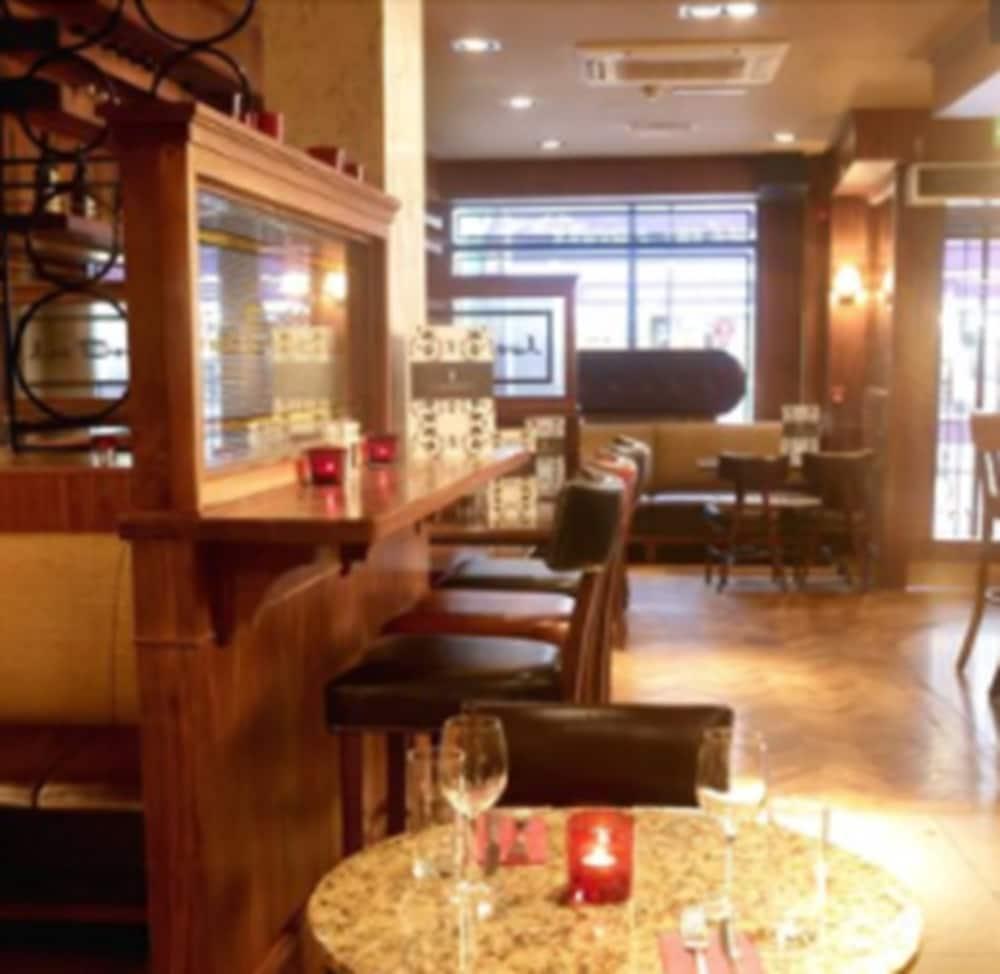 Celtic Lodge Guesthouse - Restaurant & Bar 더블린 외부 사진