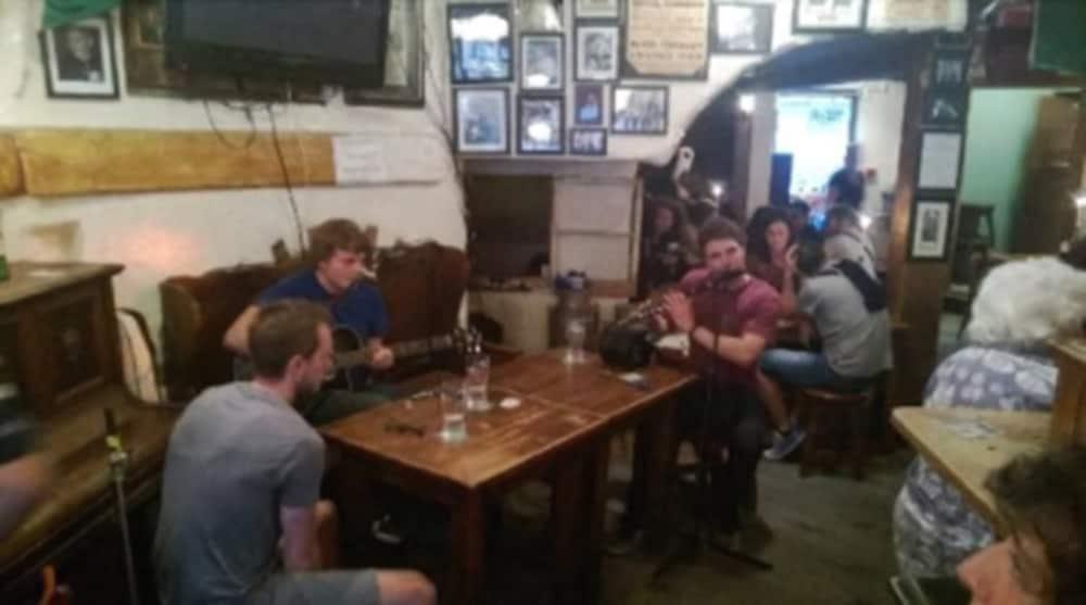 Celtic Lodge Guesthouse - Restaurant & Bar 더블린 외부 사진