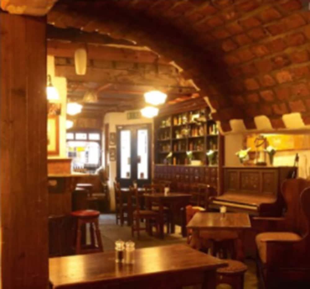 Celtic Lodge Guesthouse - Restaurant & Bar 더블린 외부 사진
