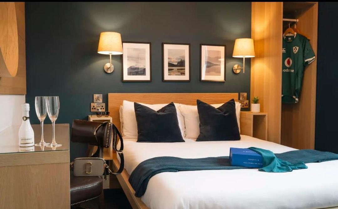 Celtic Lodge Guesthouse - Restaurant & Bar 더블린 외부 사진